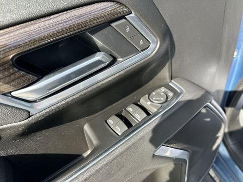 Used 2025 Chevrolet Silverado 2500 LT w/ Convenience Package image 17