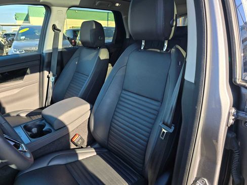 Used 2025 Land Rover Discovery Sport S image 21