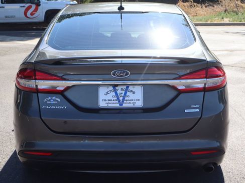 Used 2018 Ford Fusion SE w/ Equipment Group 201A FWD image 6
