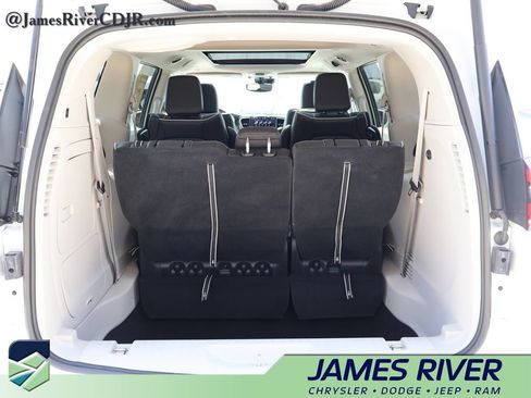 Used 2022 Chrysler Pacifica Limited FWD image 13