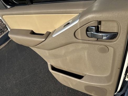 Used 2008 Nissan Pathfinder SE w/ Leather Pkg image 10