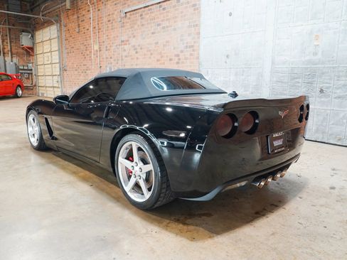 Used 2005 Chevrolet Corvette Convertible w/ Preferred Equipment Group RWD image 12