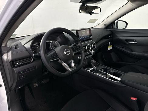 Used 2025 Nissan Sentra SV image 5