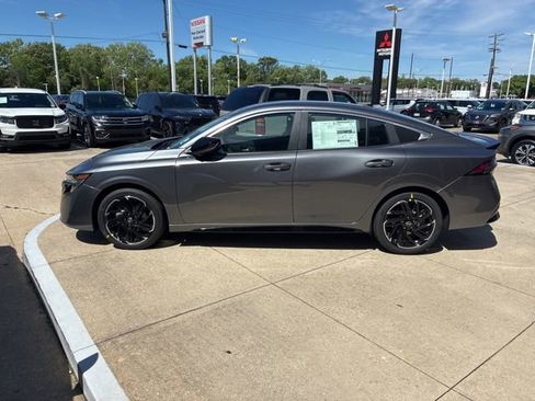 New 2026 Nissan Sentra SR w/ Floor Mat Package FWD image 3