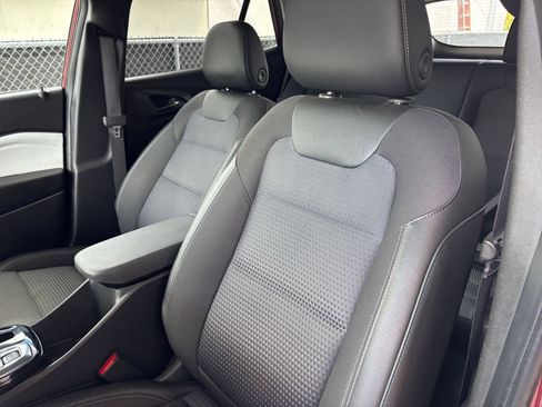 Used 2025 Chevrolet Trax LT w/ LT Convenience Package FWD image 36