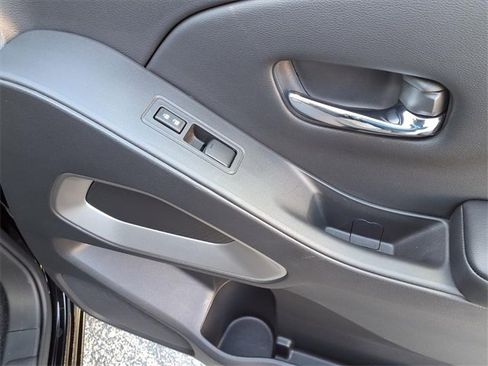 Certified 2025 Nissan Frontier SV image 25