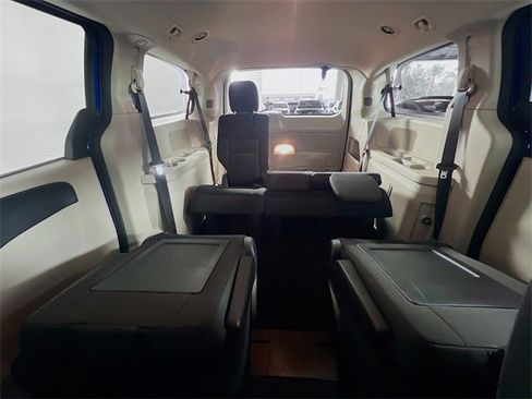 Used 2019 Dodge Grand Caravan SE w/ UConnect Hands-Free Group image 25