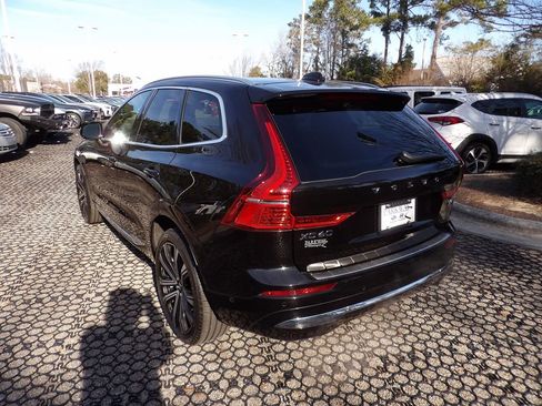Certified 2023 Volvo XC60 B5 Ultimate w/ Climate Package image 9
