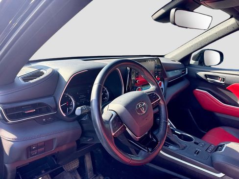 Used 2021 Toyota Highlander XSE image 9