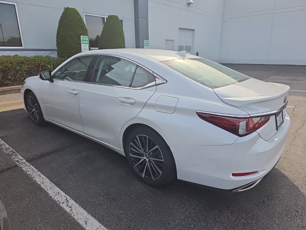 Used 2024 Lexus ES 350 w/ Premium Package FWD image 4