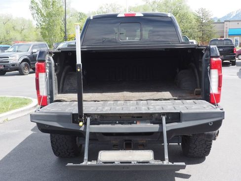 Used 2017 Ford F250 Platinum w/ FX4 Off-Road Package AWD/4WD image 18
