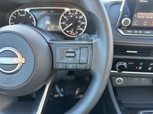 Used 2023 Nissan Rogue S image 14