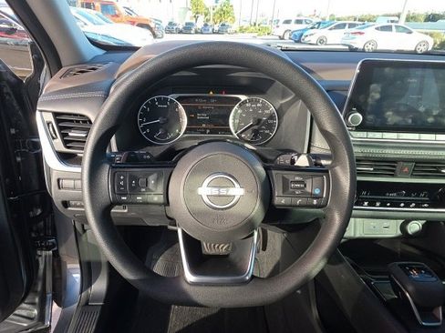 Used 2023 Nissan Rogue SV image 15