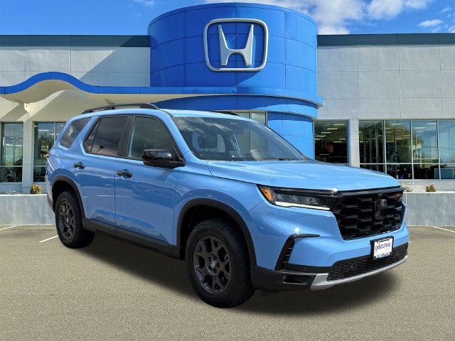 Used 2023 Honda Pilot TrailSport image 1