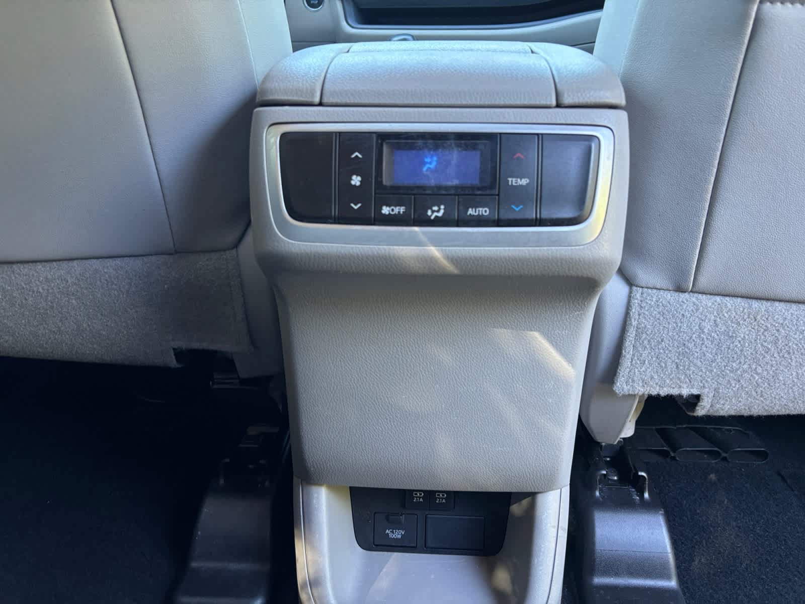 Used 2019 Toyota Highlander XLE AWD/4WD image 24