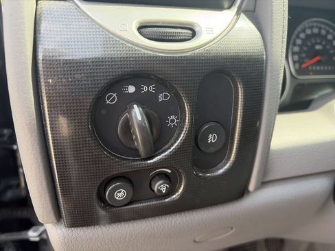 Used 2008 GMC Envoy SLE RWD image 19