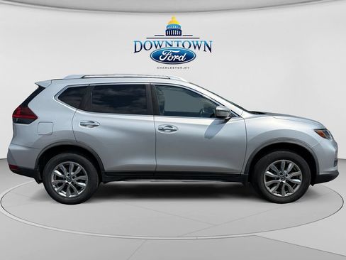 Used 2020 Nissan Rogue SV AWD/4WD image 2