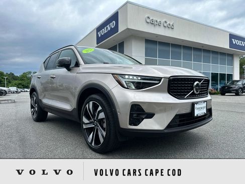 Used 2023 Volvo XC40 B5 Plus w/ Driver Assist Package AWD/4WD image 1