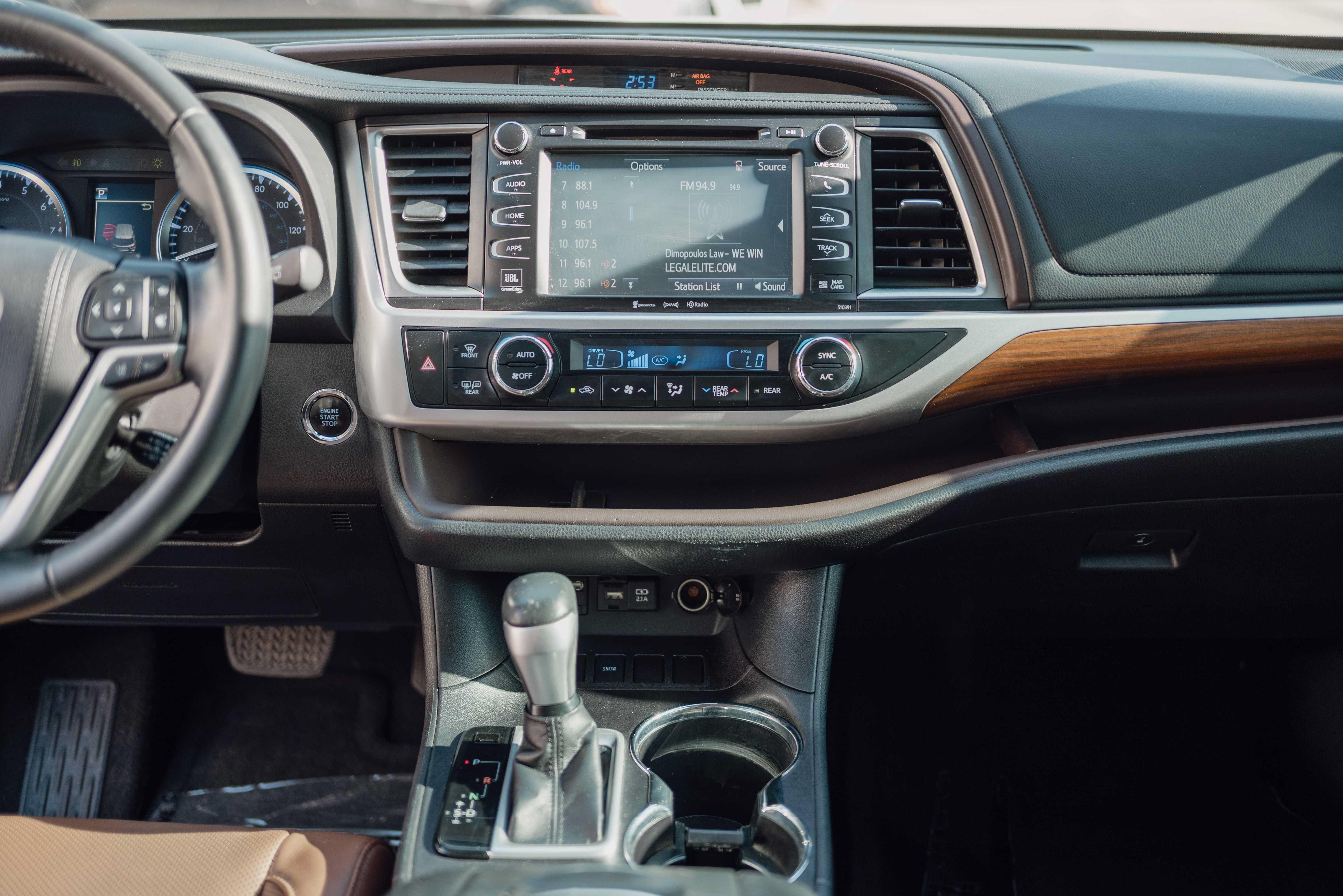 Used 2019 Toyota Highlander Limited w/ Carpet Mat Package (TMS) FWD image 9