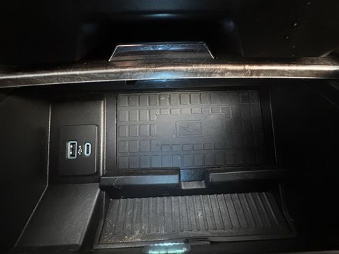 Used 2021 Ford Expedition Limited image 17