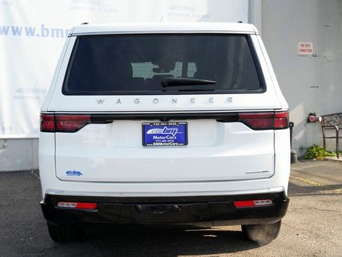 Used 2023 Jeep Wagoneer L Series II image 6