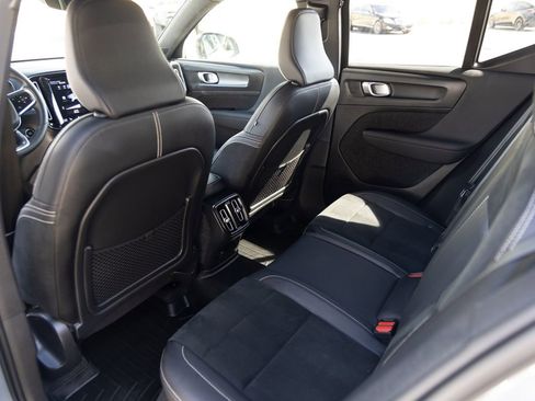 Used 2022 Volvo XC40 T5 R-Design image 16