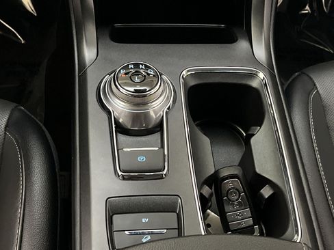 Used 2019 Ford Fusion Energi Titanium FWD image 21