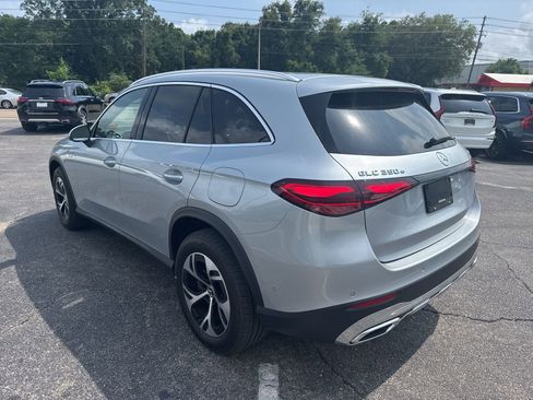 Used 2025 Mercedes-Benz GLC 350e 4MATIC image 5