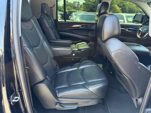 Used 2018 Cadillac Escalade ESV 2WD image 35
