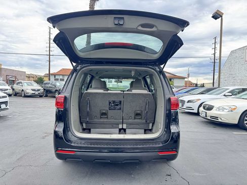 Used 2019 Kia Sedona L FWD image 16