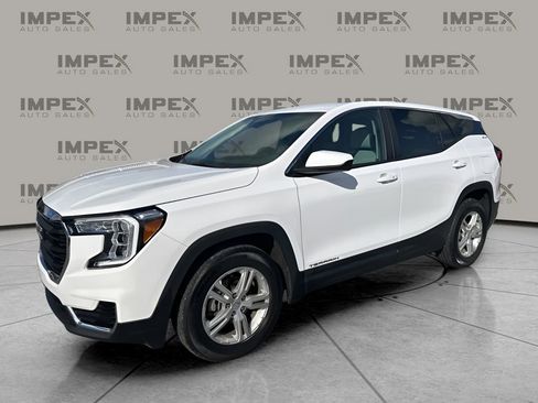 Used 2024 GMC Terrain SLE image 1