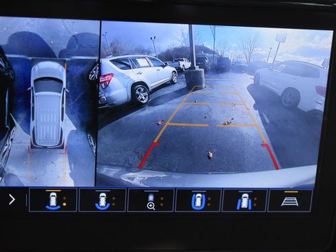 Used 2020 Chevrolet Traverse Premier image 29