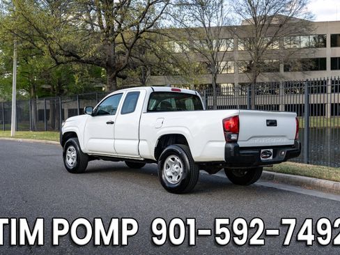 Used 2017 Toyota Tacoma SR image 8