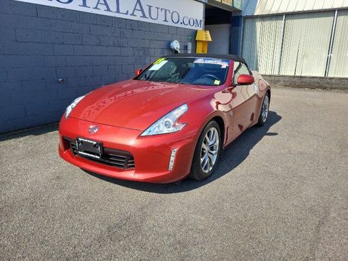 Used 2013 Nissan 370Z Touring RWD image 2