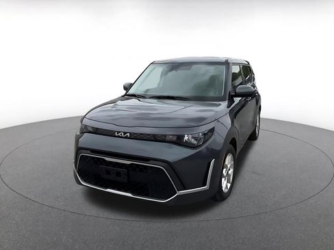 Used 2025 Kia Soul LX w/ LX Technology Package FWD image 7