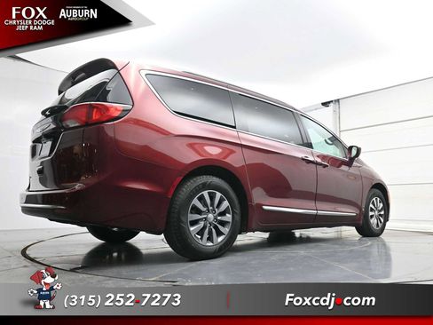 Used 2019 Chrysler Pacifica Touring-L Plus FWD image 27
