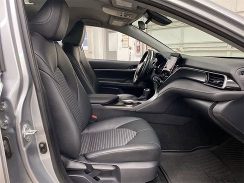 Used 2024 Toyota Camry SE image 19