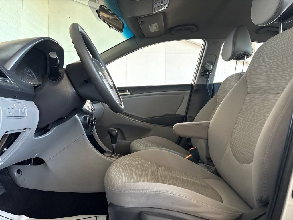 Used 2017 Hyundai Accent SE FWD image 4