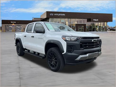 Used 2025 Chevrolet Colorado Trail Boss image 6