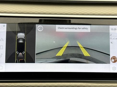 Used 2023 Land Rover Range Rover Velar R-Dynamic S image 10