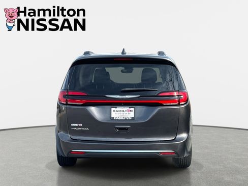 Used 2022 Chrysler Pacifica Touring-L image 3