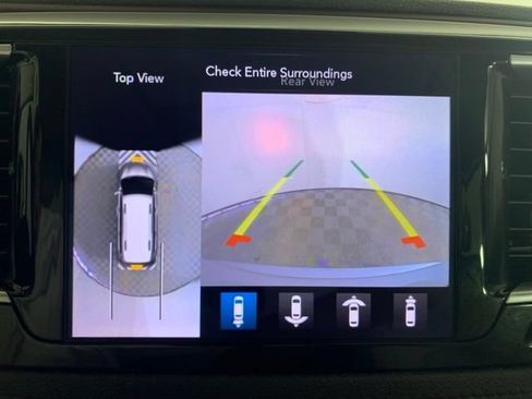 Used 2019 Chrysler Pacifica Limited w/ Advanced Safetytec Group FWD image 5