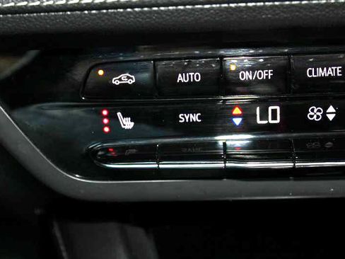 Used 2023 Buick Envision Essence image 35