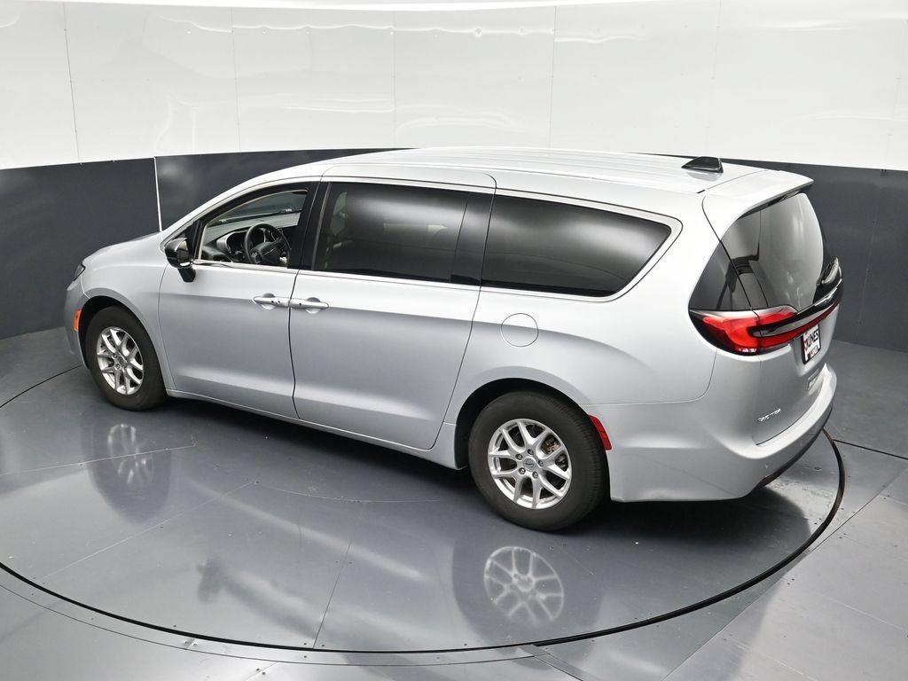 Used 2024 Chrysler Pacifica Touring-L FWD image 50
