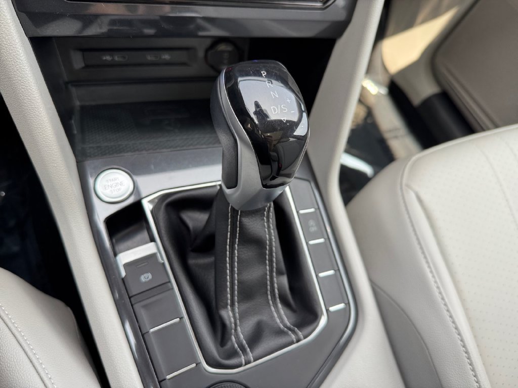 Used 2022 Volkswagen Tiguan SE AWD/4WD image 25