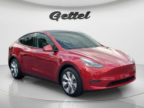 Used 2024 Tesla Model Y Long Range AWD/4WD image 2