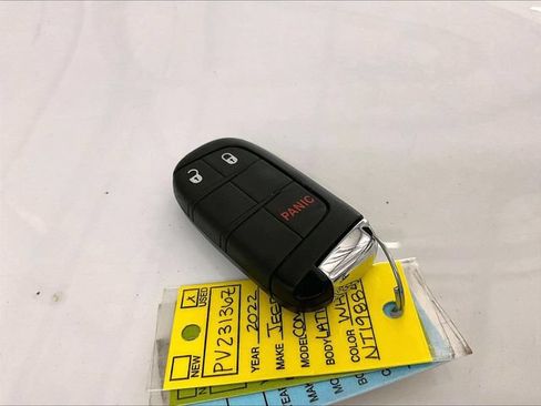Used 2022 Jeep Compass Latitude AWD/4WD image 9