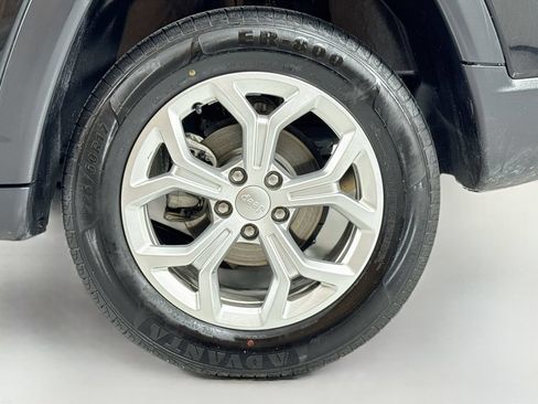 Used 2024 Jeep Compass Latitude AWD/4WD image 9