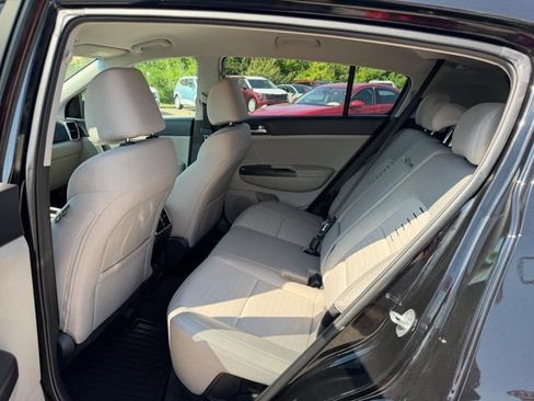 Certified 2022 Kia Sportage LX w/ LX AWD Value Edition Package image 7