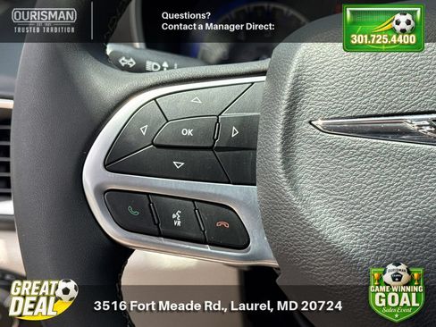 Used 2023 Chrysler Pacifica Touring-L FWD image 23